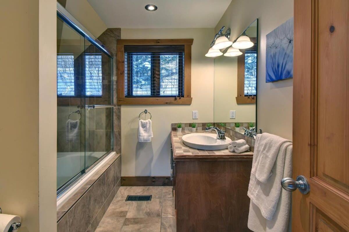 Chic Familiale, Relaxant Avec Spa En Montagnes Labelle Exterior photo