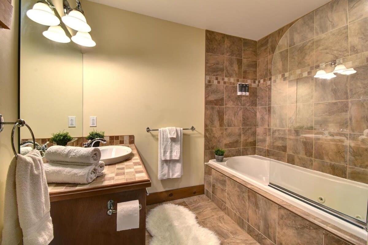 Chic Familiale, Relaxant Avec Spa En Montagnes Labelle Exterior photo